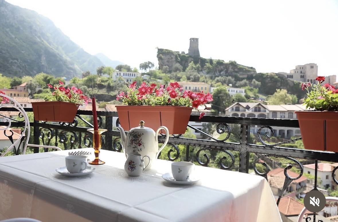 Breakfast with castle view